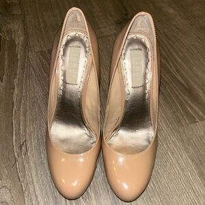 Label Rachel Roy Beige Patent Leather Heels